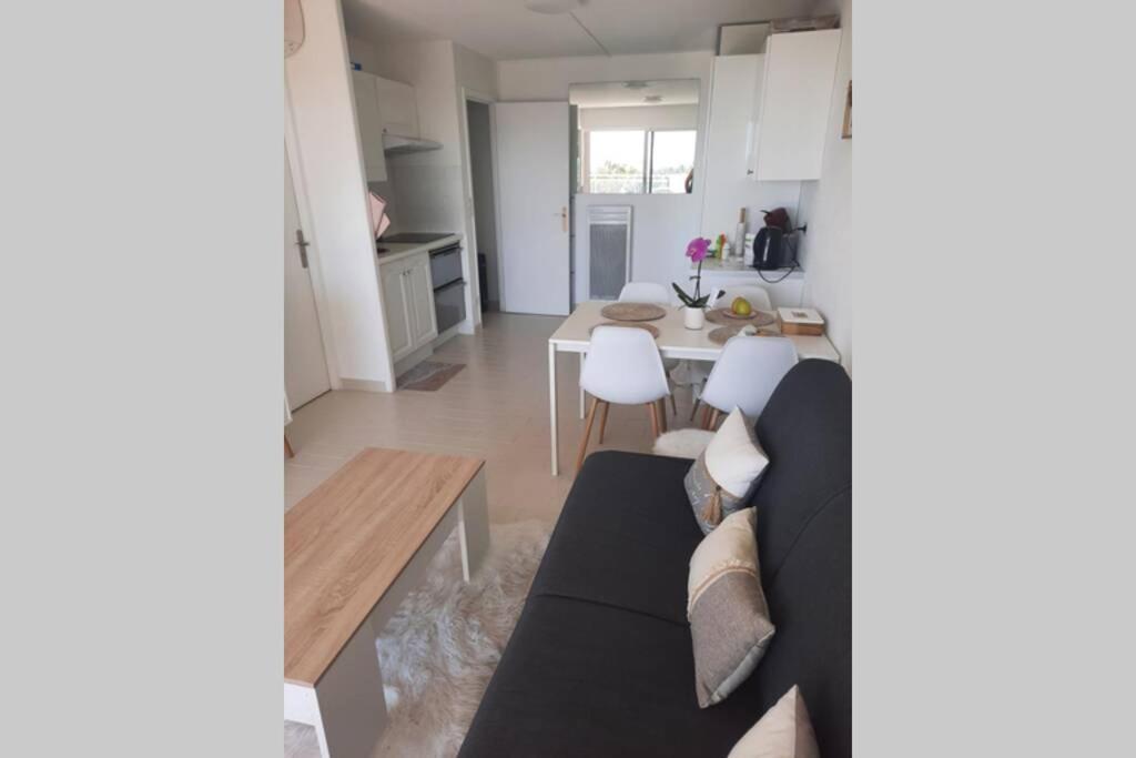 T2 Avec Magnifique Vue Mer, Piscine, Clim, Parking Appartamento Antibes Esterno foto